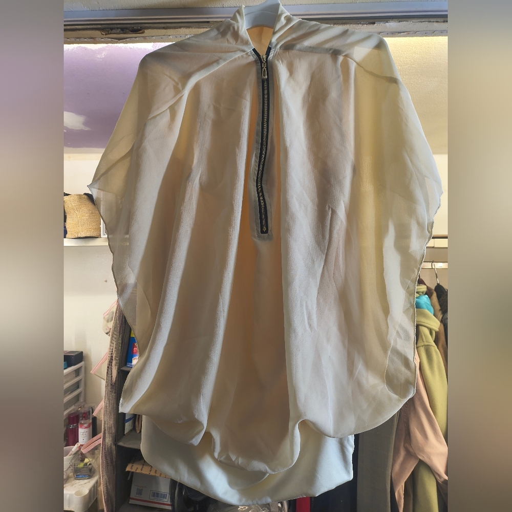 3/20$*Cream Colored Dressy Top Women Size L NWOT